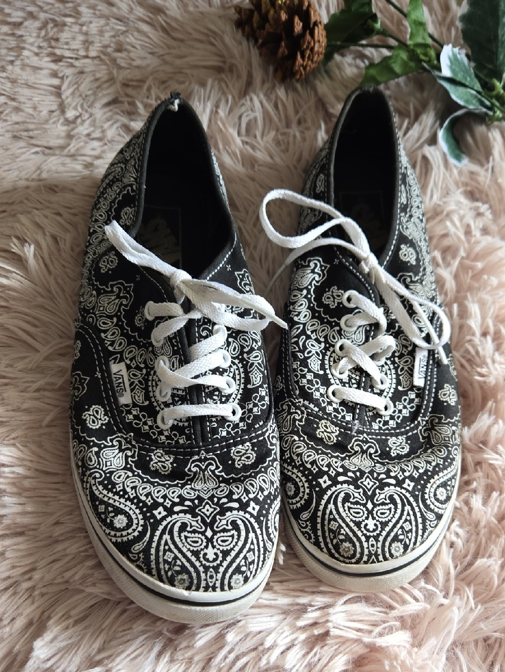 Vans Black Paisley Bandana-Print Lace-Up Sneakers with White Laces Women 10